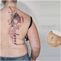 Schwarzgrau Orchideen Cover Up Tattoo